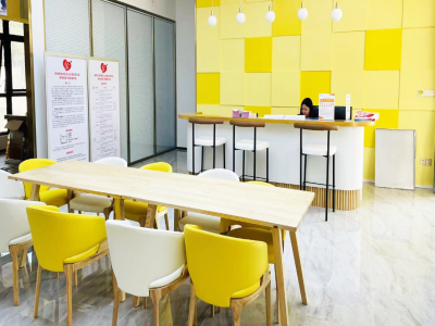 “快看，紅荔社區(qū)的“南粵家政”基層服務站”